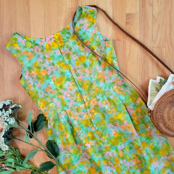 💐 VTG Vibrant Floral Sheer Overlay 1960s Wiggle Dress Sz S/M - Picture 7 of 10